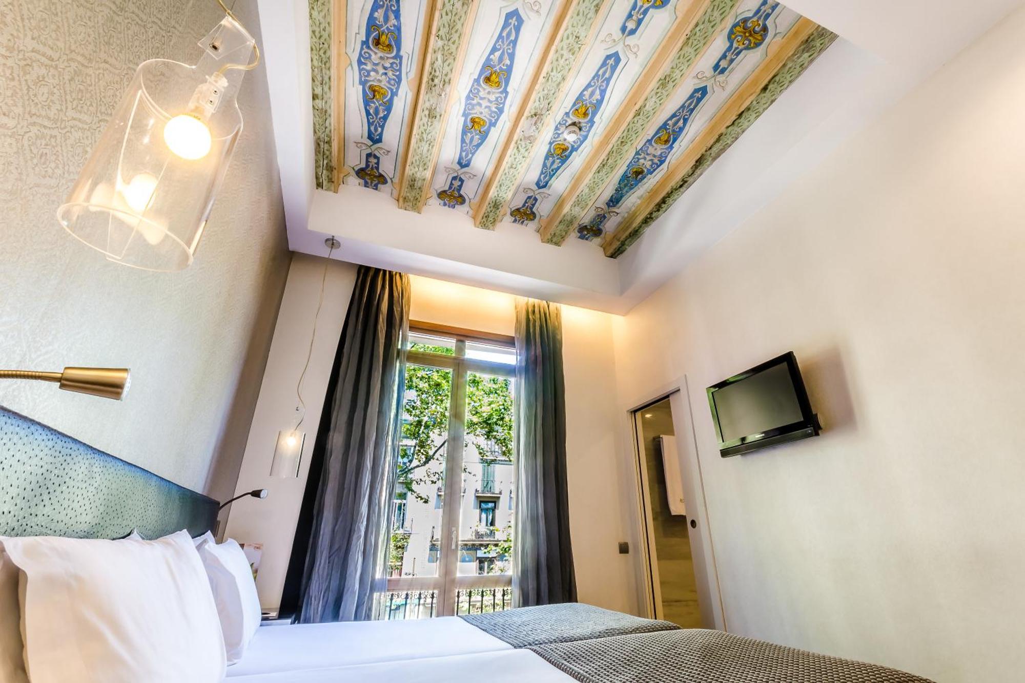 Double or Twin Room Las Ramblas View,683402079:JPEG